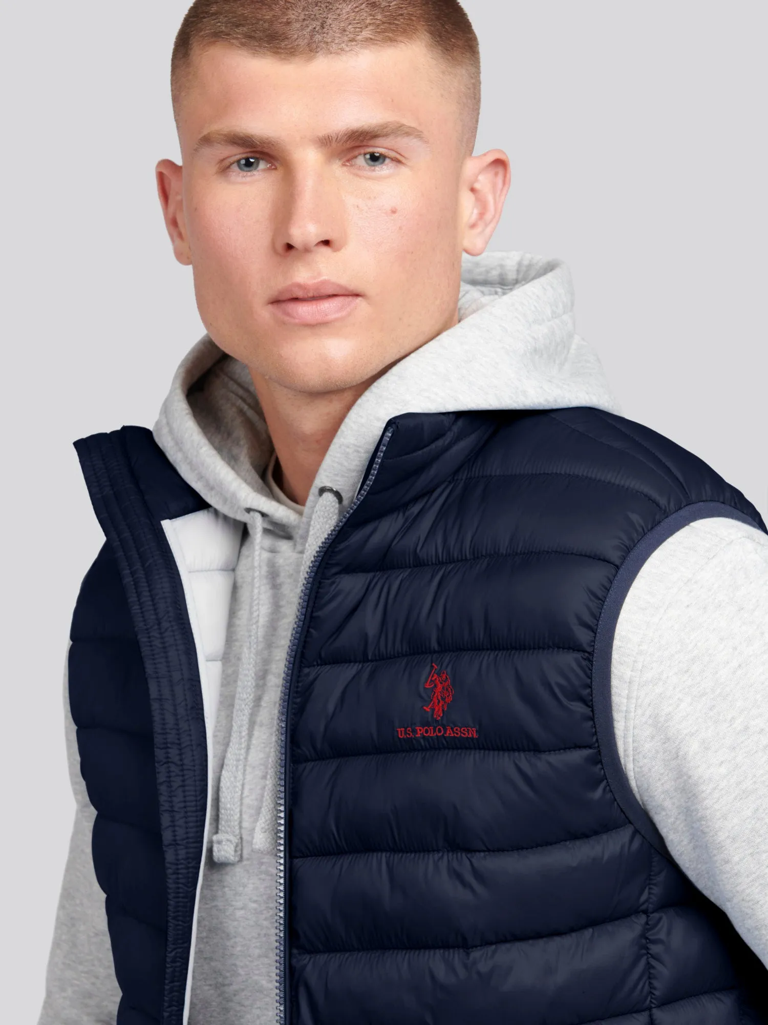 Mens Bound Quilted Gilet in Dark Sapphire Navy / Haute Red DHM